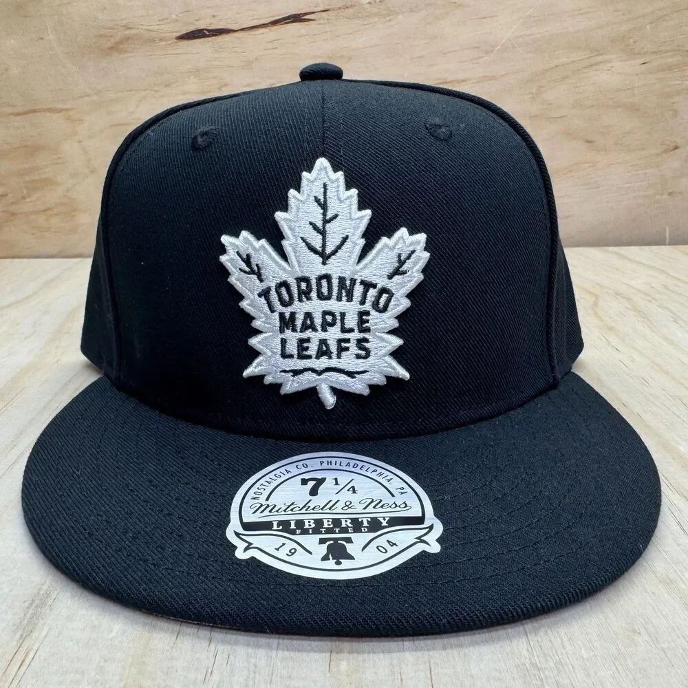 NEW Toronto Maple Leafs Mitchell Ness Liberty Fitted Hat Cap Black White 7 1/4
